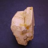 Ortoclasa<br />Bustarviejo, Comarca Sierra Norte, Comunidad de Madrid, España<br />6 x 5 x 3,5 cm<br /> (Autor: Antonio Alcaide)