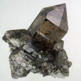 Cuarzo (variedad ahumado)<br />Glaciar Miage, Valle Veny, Macizo Monte Bianco (Macizo Mont Blanc), Courmayeur, Valle de Aosta (Val d'Aosta), Italia<br />5 x 4 x 2 cm<br /> (Autor: Antonio Alcaide)